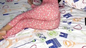 اخ بيهيج على طيز اخته ويرشق زبه كامل ويفشخها نيك