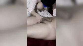 مربربة مصرية بتمسك الزب تمصه وتنزل بكسها الهيجان