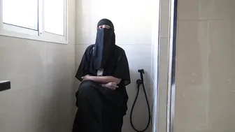 مصرية بالنقاب بتمسك الزب وتدلكه لجوزها الديوث