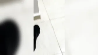 مصرية جارها دخل عليها الشقة وفشخها نيك بكل الاوضاع