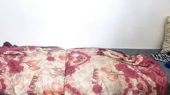 فلاحة جسمها ابيض ومربرب عشيقها مش راحمها نيك خلفي