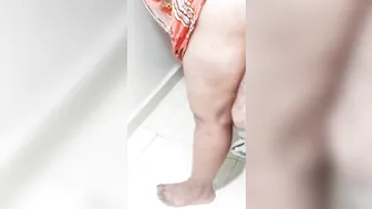 لبوة مصرية صاحب جوزها بيقفش في بزازها ويرشق زبه خلفي
