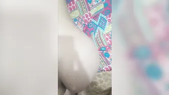 وتكة مصرية قالعه الهدوم لعشيقها وتديله طيزها الجامدة