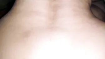بتدلك زب الزبون على السرير وتتنطط عليه بكل شرمطة