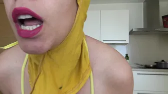 مصرية شرموطة جوزها بيصورها وتعرض بزازها الكبيرة