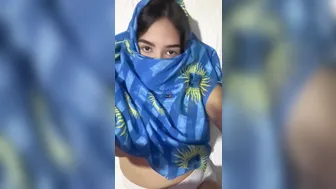 لبوة بتهيج الزبون على كسها وتفتحل في كسها على الاخر