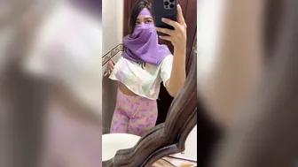 الشرموطة بتتناك خلفي في حمام الكافية وتصور نفسها
