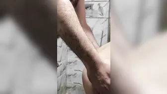 متناكه ديوثها بيتفرج عليها وهي بتتناك خلفي من الزبون