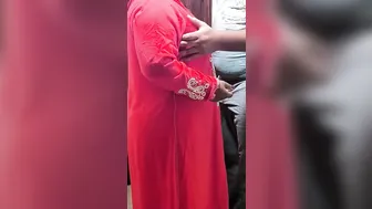 جارها مقلعها هدومها وبينيك طيزها الكبيرة بالفلوس