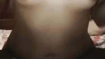 شرموطة مصرية نازله نيك وفرك في كسها المولع