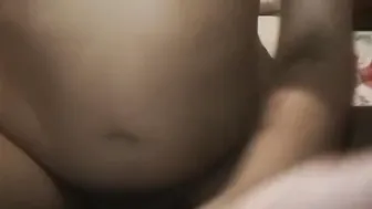 شرموطة مصرية نازله نيك وفرك في كسها المولع