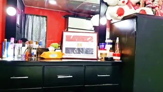 متناكة طيزها كبيرة بتمص الزب وتاخده في كسها المبلول