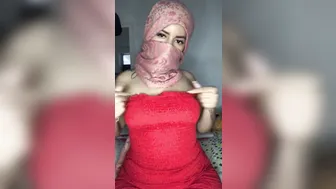مصرية بزازها ملبن بتهيج المتابعين على جسمها النار