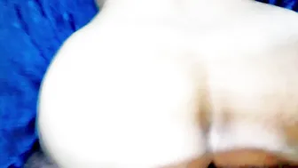 متناكة مصرية الزبون بيصورها وهي نازله مص في زبه
