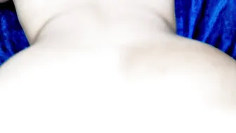 متناكة مصرية الزبون بيصورها وهي نازله مص في زبه