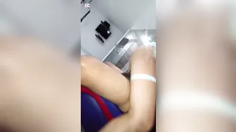 شرموطة بتمص الزب زي المحرومة وتاخده كامل في كسها