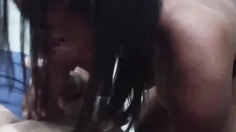 ممحونة مصرية بتمص الزب وتحطه بين بزازها وتتناك خلفي