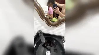 موقفها ومش راحم طيزها نيك خلفي وتتصور في المراية