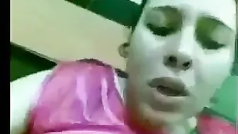 مصرية هيجانة على مديرها وتفتحله كسها على الاخر