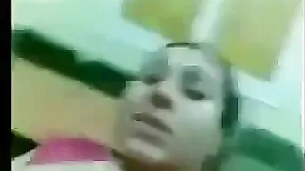 مصرية هيجانة على مديرها وتفتحله كسها على الاخر