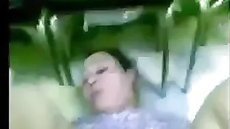 مصرية هيجانة على مديرها وتفتحله كسها على الاخر