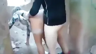 بنت محجبه بتتناك خلفي مع حبيبها وصاحبو وبتتفضح