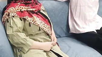 صاحب جوزها نازل نيك في طيزها الكبيرة بالفلوس