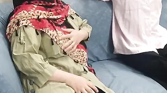 صاحب جوزها نازل نيك في طيزها الكبيرة بالفلوس