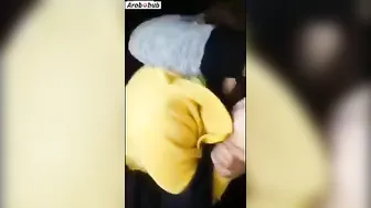 شرموطة مصرية حبيبها وصحابو بيقفشو بزازها الكبيرة