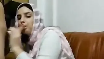 محجبة مغربية بتاخد الزب في طيزها بعد مصه مع حبيبها