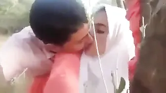 محجبة مغربية مبسوطة بالتصوير وتتناك خلفي في الغيط