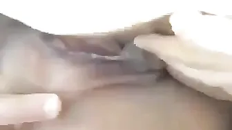 مغربية جوزها الديوث بينيك كسها ويصورها وصوتها عالي
