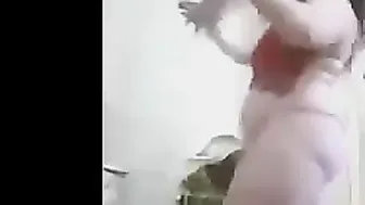 احلى رقص ودلع من مربربة مصرية بالطقم الاحمر