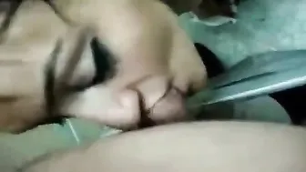 لبوة مصرية جامدة بتاخد زب حبيبها كامل في بوقها