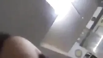 عراقية بتطلب مص زب حبيبها قبل دخوله في كسها