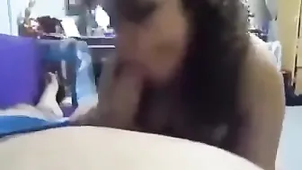 عراقية بتطلب مص زب حبيبها قبل دخوله في كسها