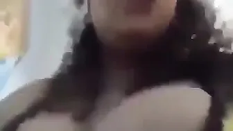 عراقية بتطلب مص زب حبيبها قبل دخوله في كسها