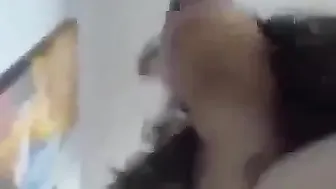 عراقية بتطلب مص زب حبيبها قبل دخوله في كسها