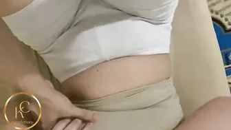 قحبة خليجية بجسم ناعم جارها بينيكها بكل الاوضاع