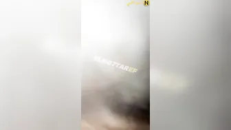 بت بزازها جامده حبيبها مقلعها وبتمصله وينيك كسها ويصورها