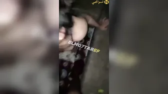 بت بزازها جامده حبيبها مقلعها وبتمصله وينيك كسها ويصورها