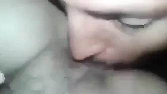 ممحونة مغربية حبيبها بيلحس في كسها وهي تصوره
