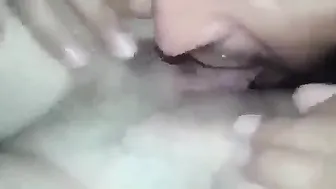 ممحونة مغربية حبيبها بيلحس في كسها وهي تصوره