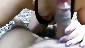 عراقية ممحونة بتمص الزب للزبون وتدلع في الفيديو