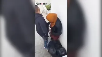 محجبة مغربية بتمص زب حبيبها في الشارع وتتناك خلفي