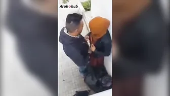 محجبة مغربية بتمص زب حبيبها في الشارع وتتناك خلفي