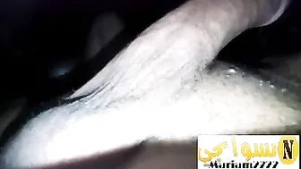 ممحونه عشيقها راكب فوقها ونازل نيك ويمص بزازها ويصورها