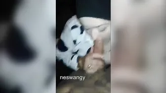 خليجية محجبة هاجت على الزب وبتمصه زي المحرومة