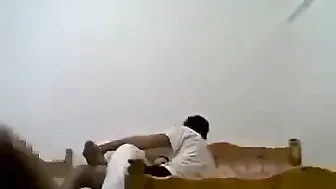 لبوة صاحب اخوها نازل فيها احضان ويحشر زبه