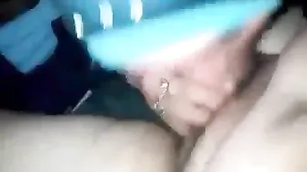 شرموطة صاحب جوزها بيصورها وهي بتمص في زبه